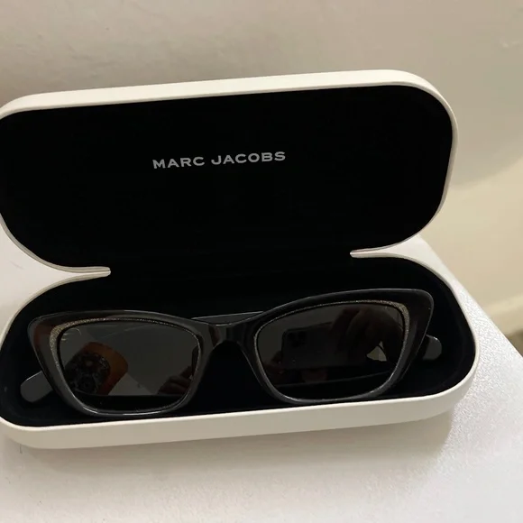 Marc Jacobs | Accessories | Marc Jacobs Sunglasses | Poshmark display picture 3